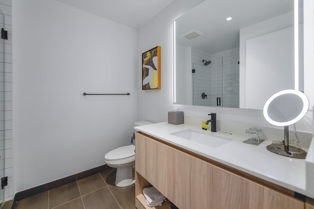 Spacious King Studio at Downtown Miami