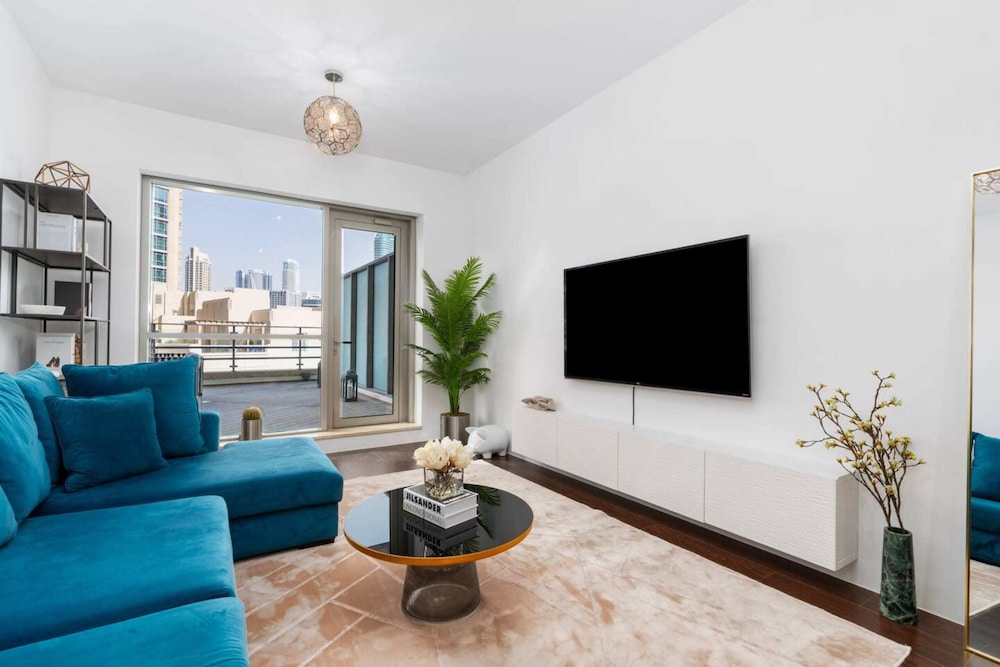 Stylish and Central 1 BD in Downtown Dubai