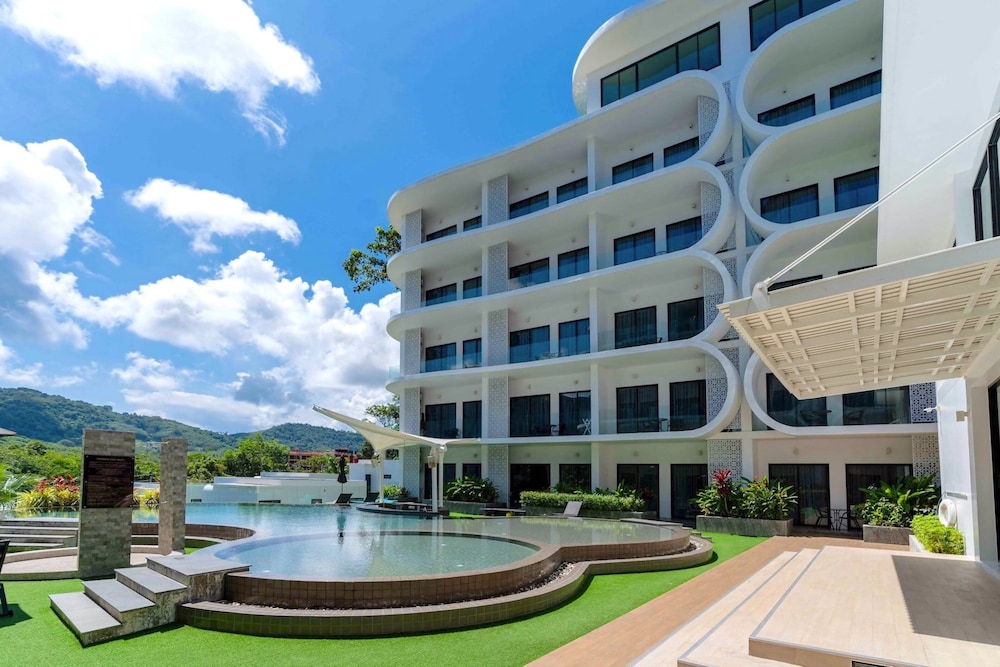 NaiHarn Duplex with Pool View UTL A310