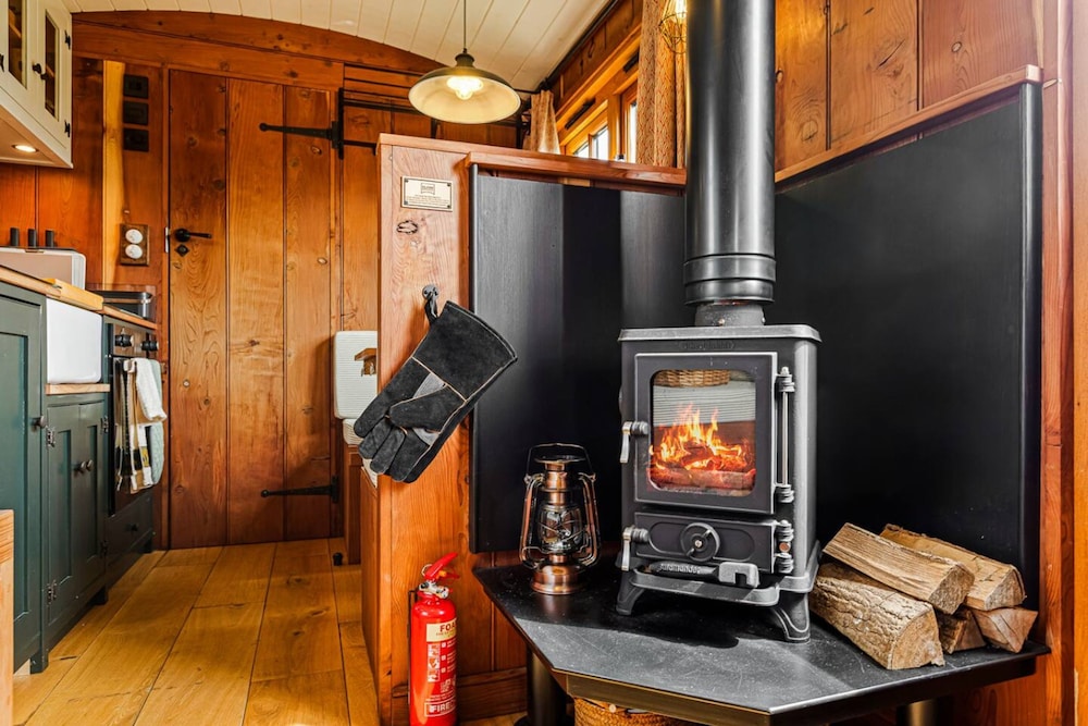 Quercus Redwood - Sleeps 4 - From 375 Per Night