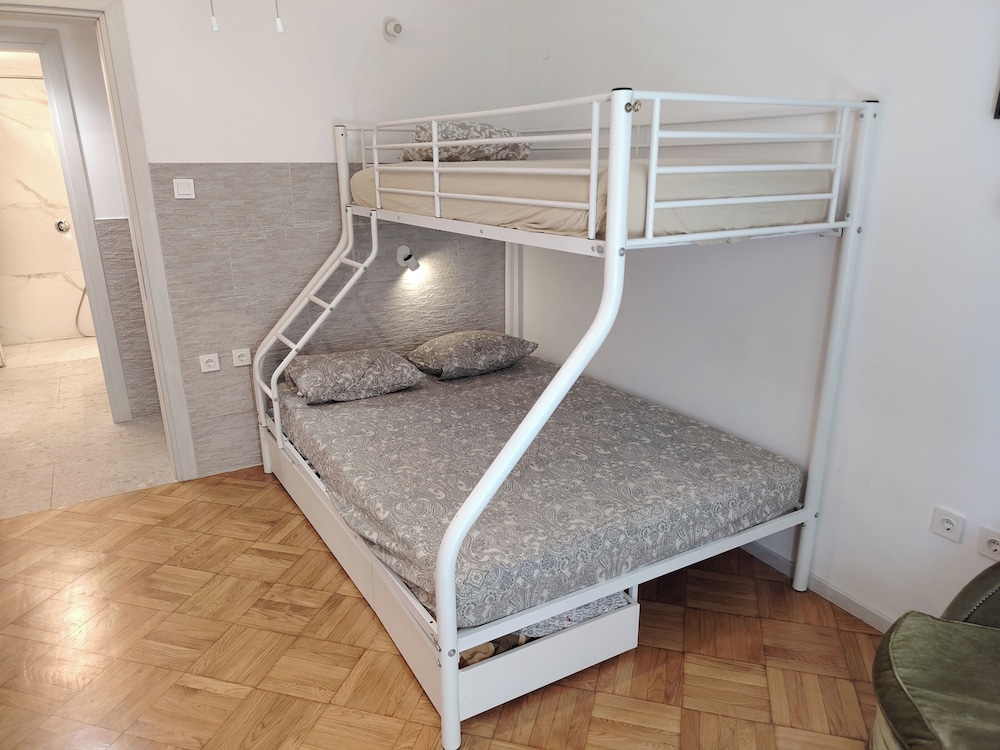 Olgas Luxury Apartment With 4 Bedrooms