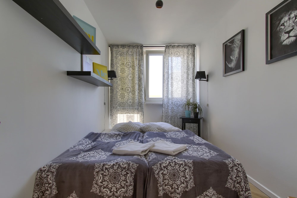 UNIT Short Rent Apartment by Warsaw Metro Station