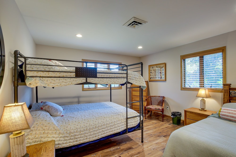 Charming Clintonville Retreat - Relax & Kayak! view 3