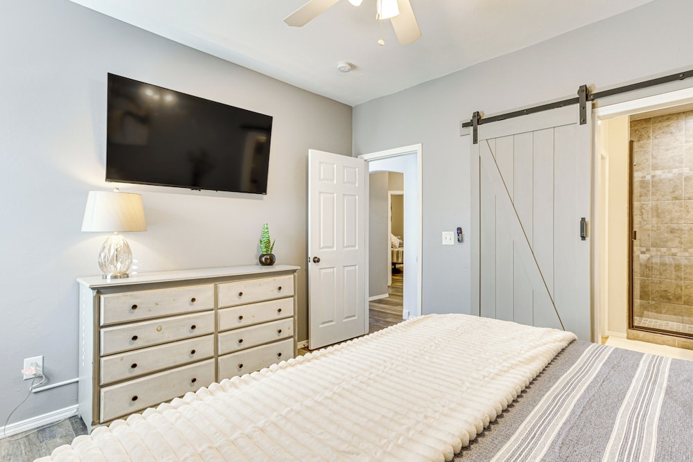 Sauna, Hot Tub & Cold Plunge: Oklahoma City Home!