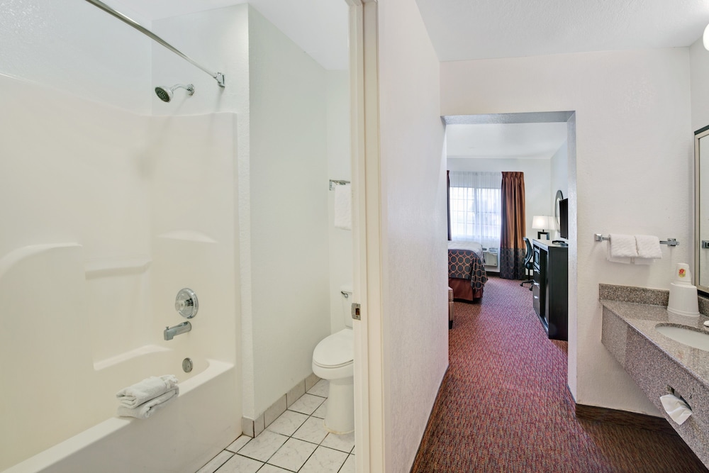 SureStay Plus by Best Western San Antonio Airport 2