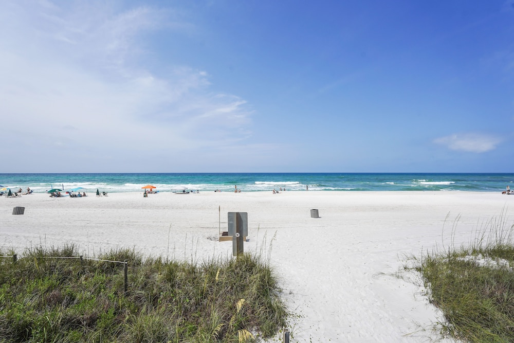 Breezy PCB Vacation Rental w/ Lanai, Walk to Ocean