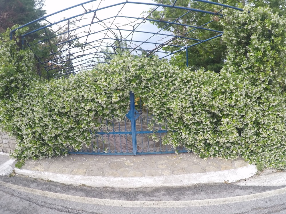 Zafiria Apartments