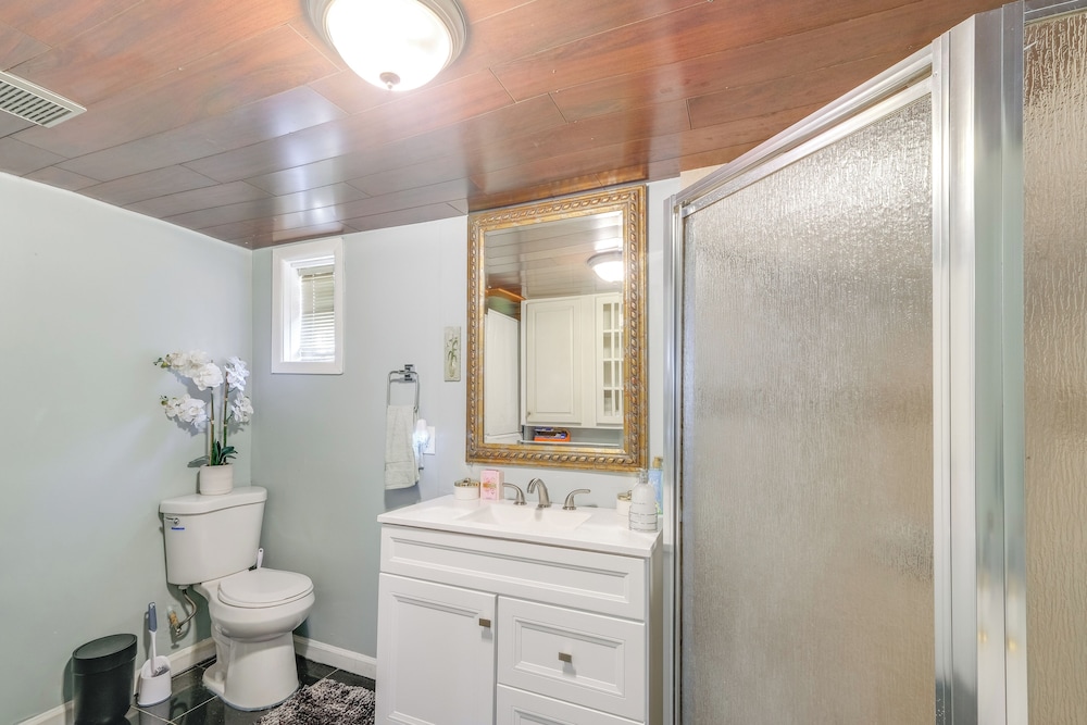 1 Mi to Dtwn: Townhome w/ Patio in Baltimore!