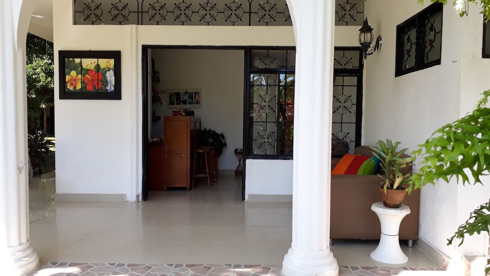 Tierralinda Finca Cottage view 4