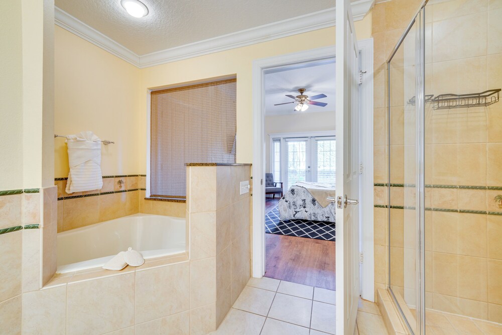 12 Mi to Wdw: Resort Condo w/ Community Hot Tub!