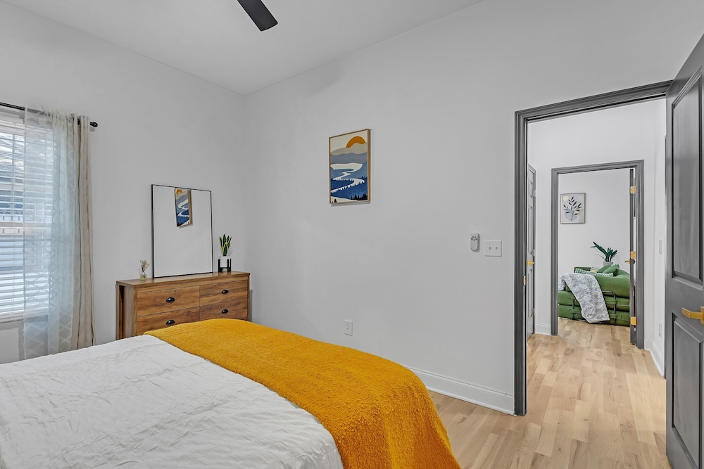 Stylish Bungalow Near Beltline & Breweries 4 Bedroom Bungalow