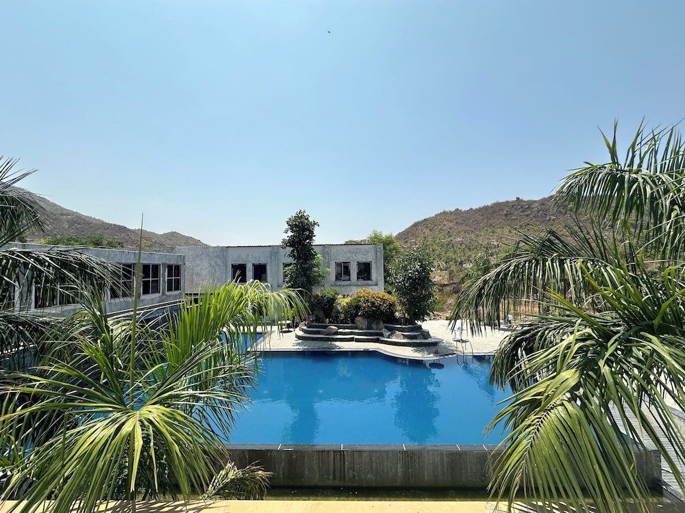 Valencia Club Abu - Resort In Abu