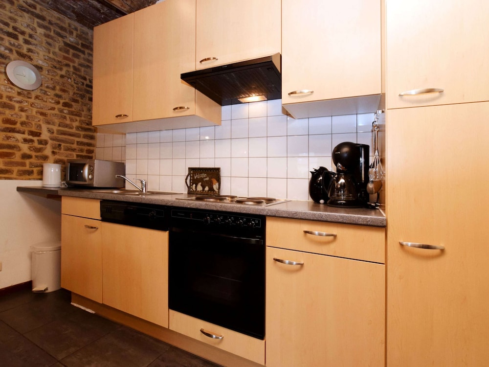 Pleasing Holiday Home in Richelle With Garden, Terrace, BBQ view 3
