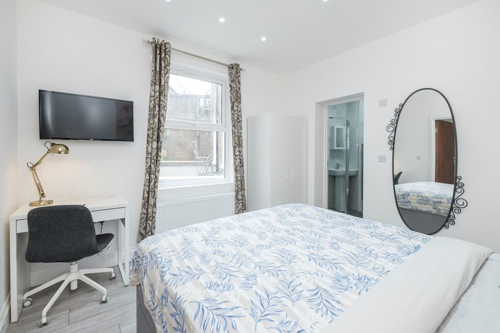 3 Bed 3 Bathroom Flat in Kensington A