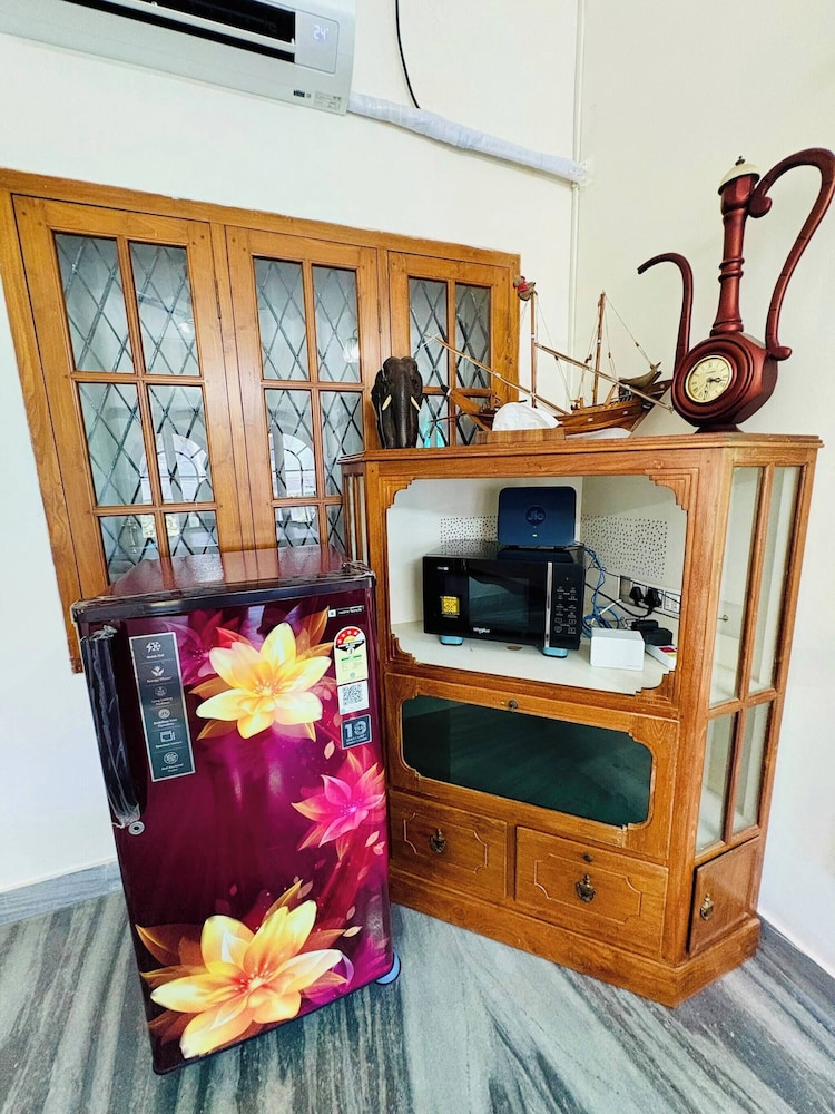 The Haven by Oshara Modern Kerala 3bhk AC Wifi Family Near Fort Kochi Parking