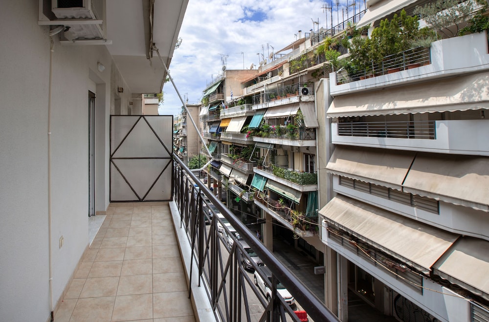 Stunning Apt near Acropolis Museum by GHH