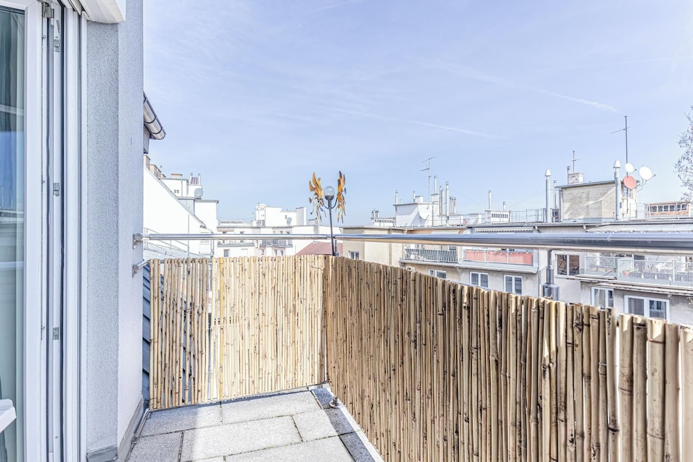 Luxury AC Balcony Apartment City Center