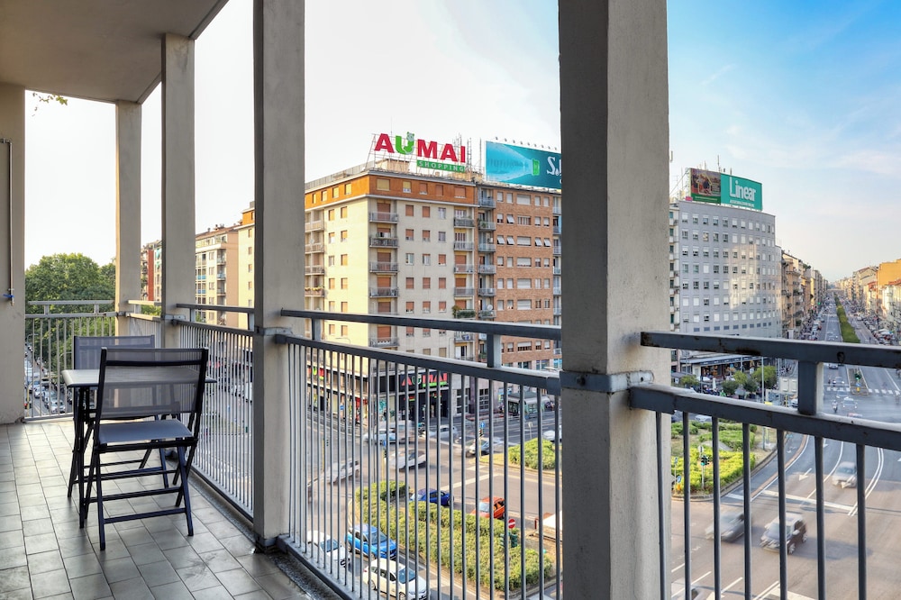 JOIVY Elegant flat in Corso Buenos Aires