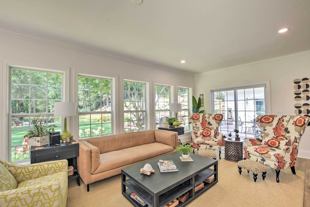 Butterfly Creek Columbus Estate on 3 Acres! view 3