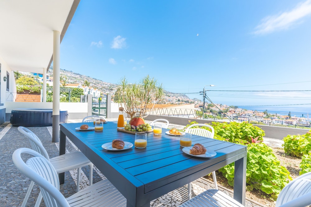 Vale Formoso 1 by Atlantic Holiday