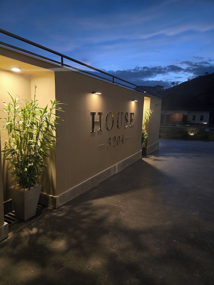HOUSE 3204