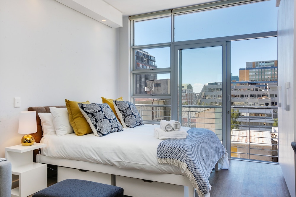 Trendy NY Style Apartment S1 view 4
