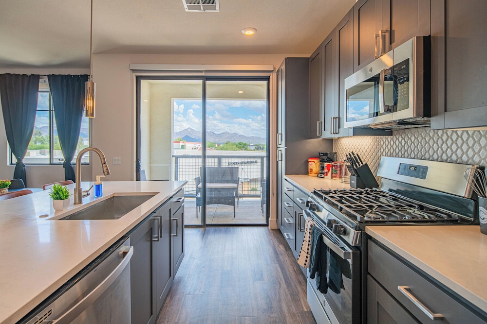 ROVE LIVING/KB - Scottsdale Grand