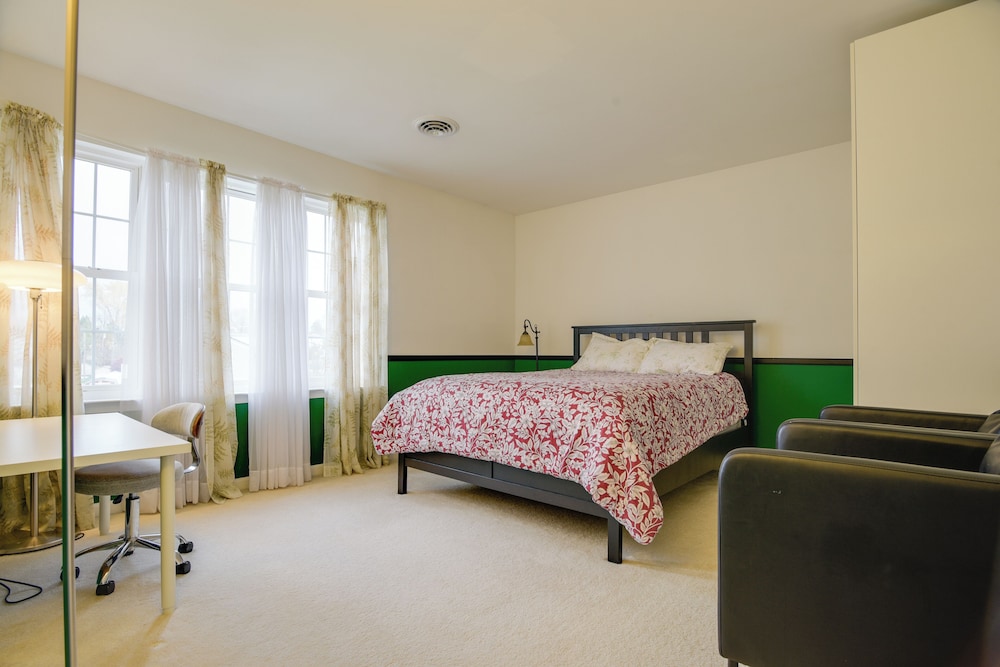 54 Mi to Dtwn DC: Spacious Family Home!