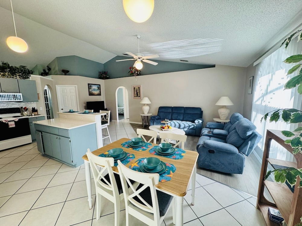 Amazing 3/2 Vacation Home With Private Pool!!
