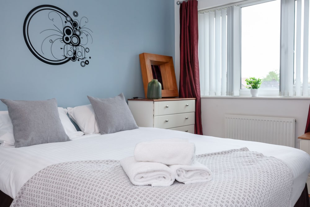 Lakeside view - Manchester townhouse view 2