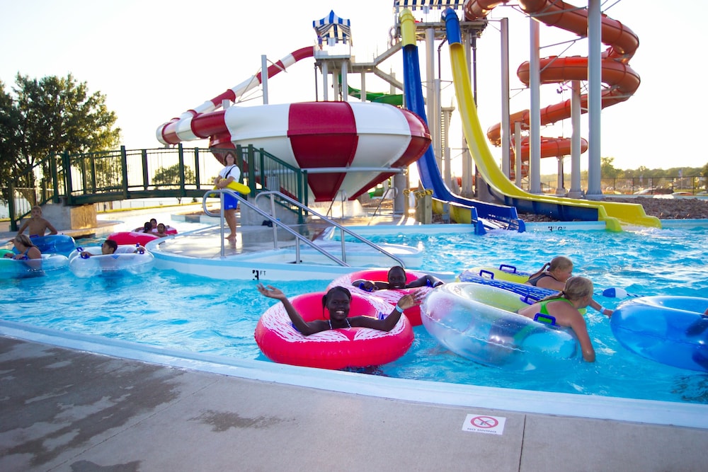 King's Pointe Waterpark Resort - Property Image 4