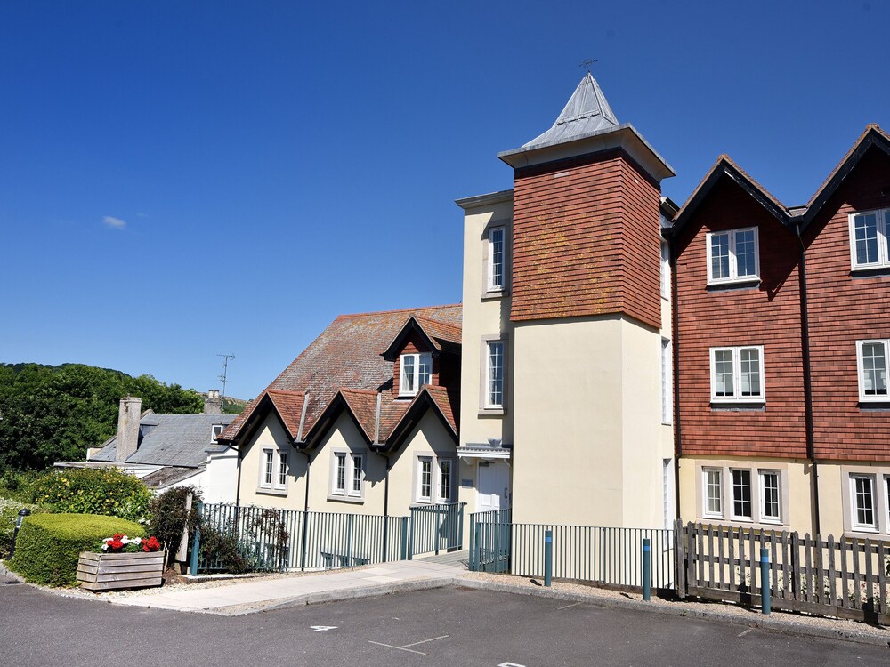 13 Buckfields