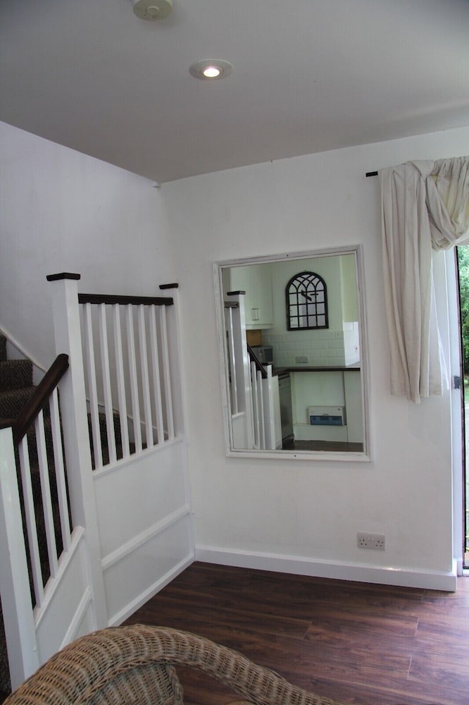 Woodlands Cozy Cottage in Gerrards Cross, Sleeps 2