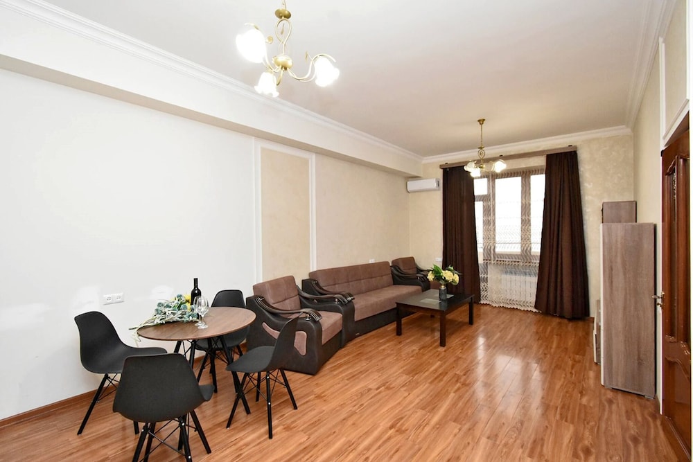 Apartment on Argishti 15 street
