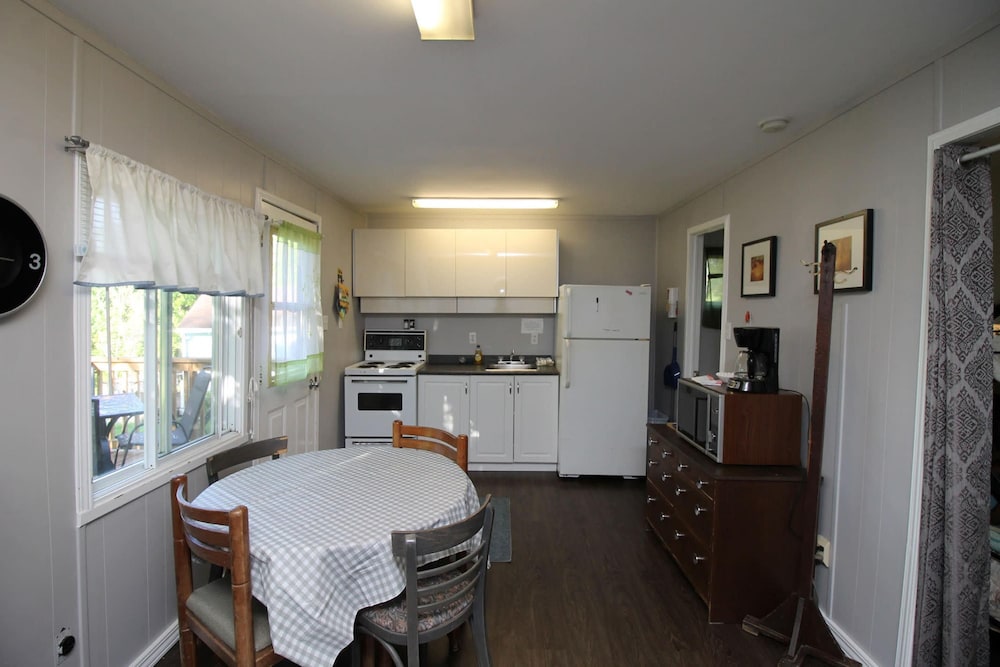 2 Bdrm Country Cottage 4 - Rosewood Cottages