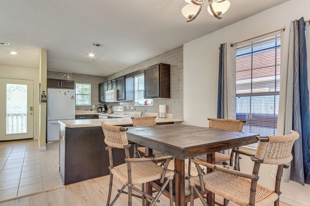 3 Mi to Beach: Quiet Gulf Breeze Gem Near Dtwn