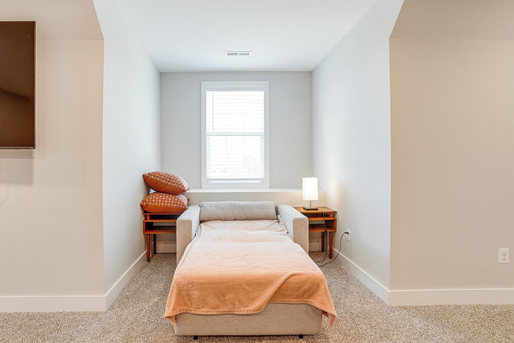 5 Mi to Lake Anna State Park: Modern Family Home!