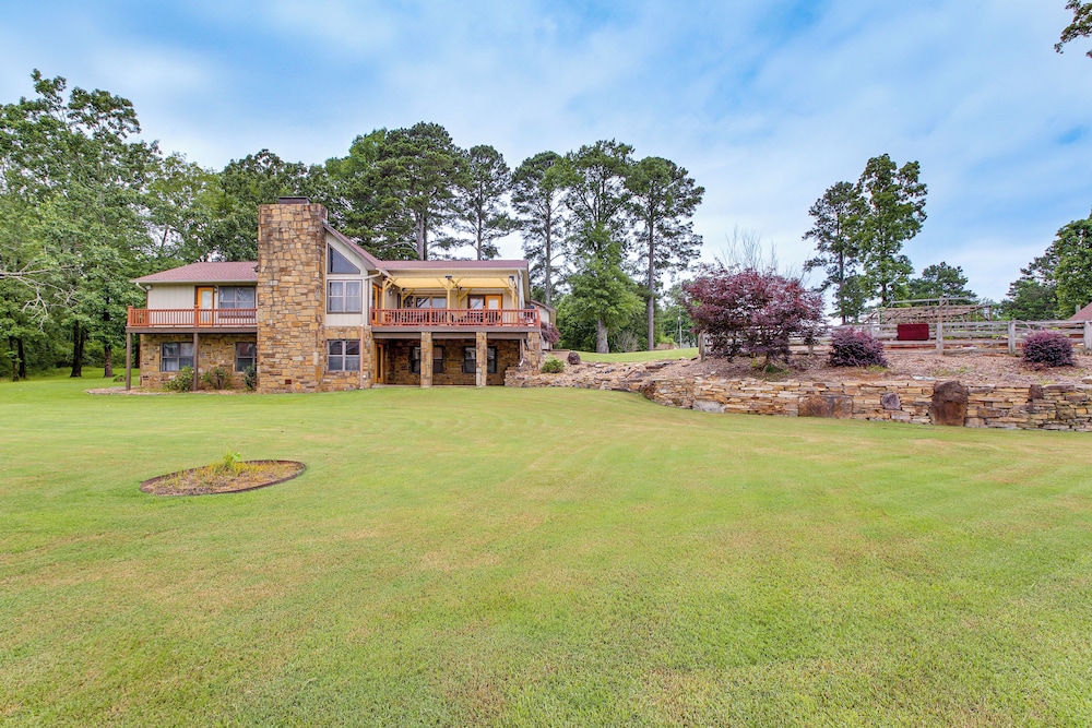 Amenity-packed Hot Springs Lakehouse w/ Pool! view 3