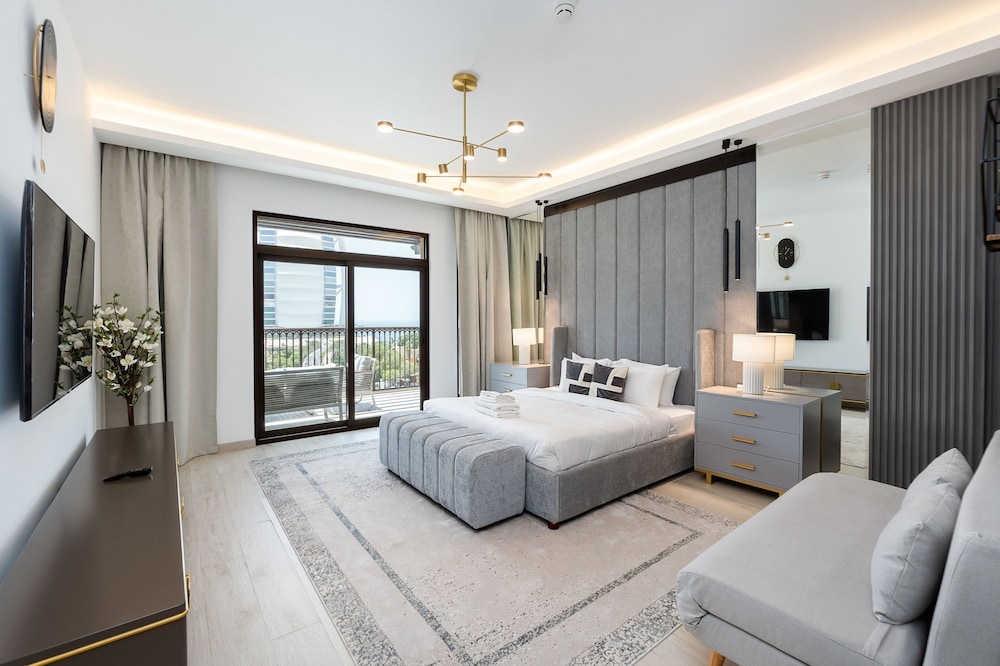 Modern 4BR w Full Burj Al Arab View Pvt Rooftop