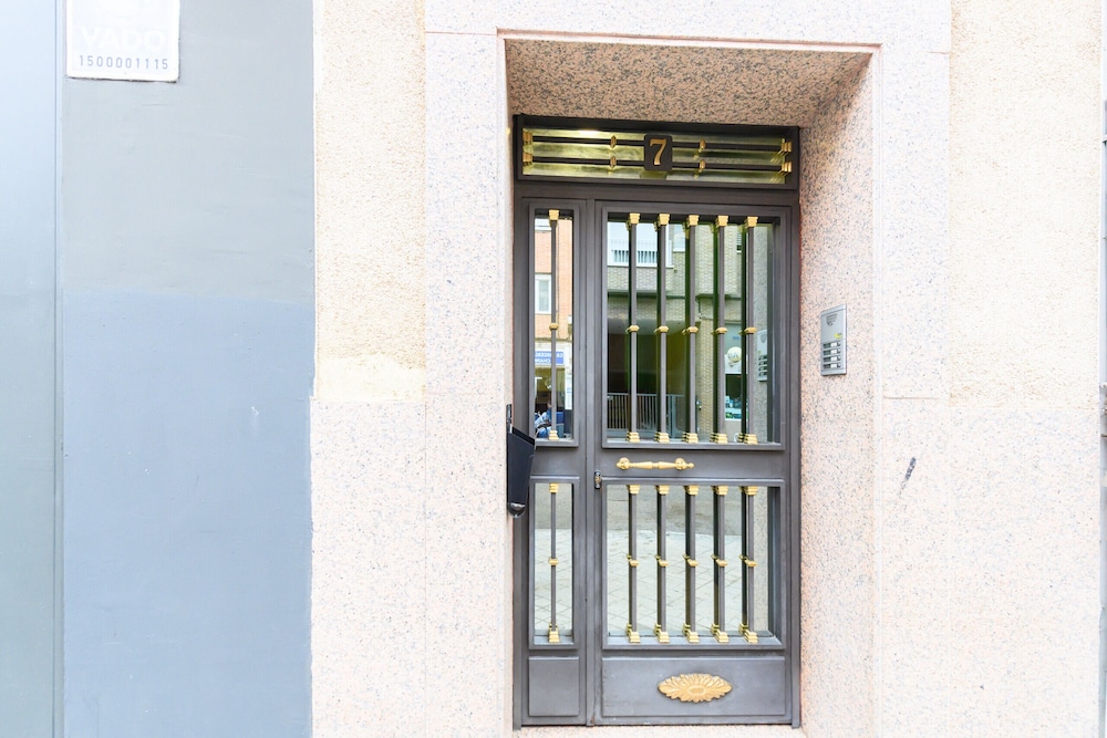 M Mal71a Moderno Piso de 2 Dormitorios con Terra