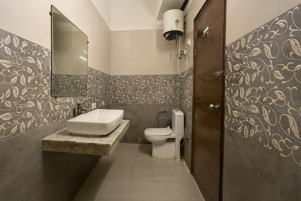 Hotel Yash Regency - Managed by JMD Group