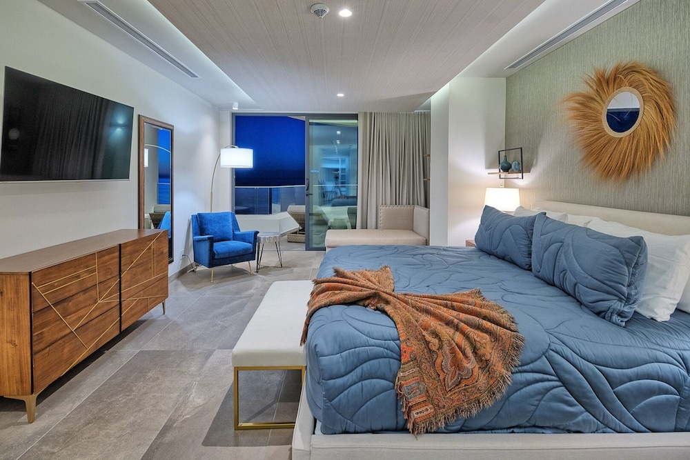 Luxury New Oceanfront Condo 5BR Sleeps 12