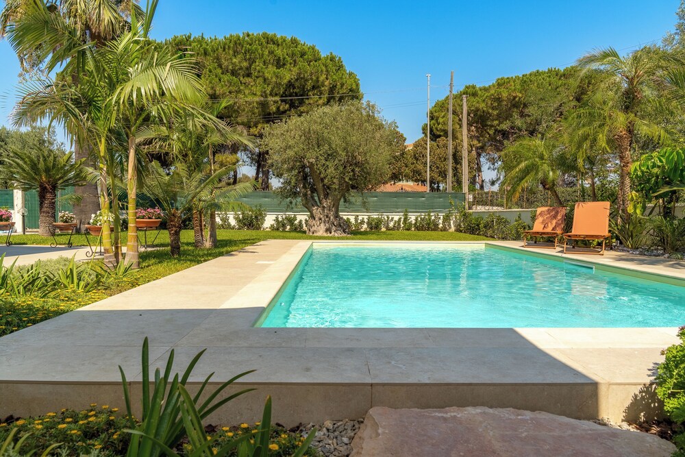 Villa Bali with Pool by Wonderful Italy