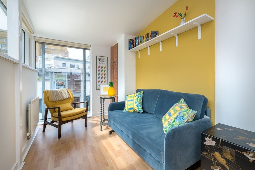 Host Stay Kingscote Townhouse