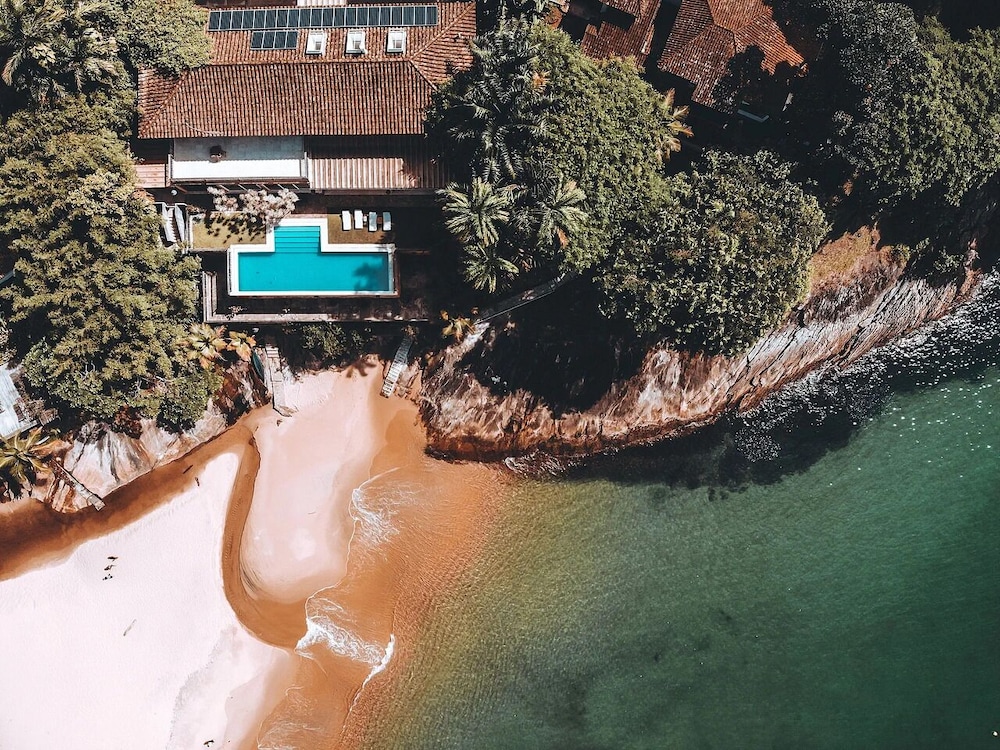 Red Beach Mansion