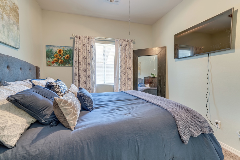 6 Mi to Dtwn Tempe: Pet-friendly Retreat w/ Yard!, photo 24
