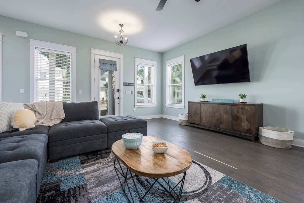 Beach to Bay 3BR Retreat - Cowboy Pool & Golf Cart