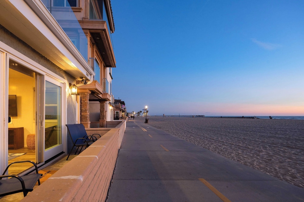 Balboa Breeze by Avantstay Beachfront Retreat + Ocean View