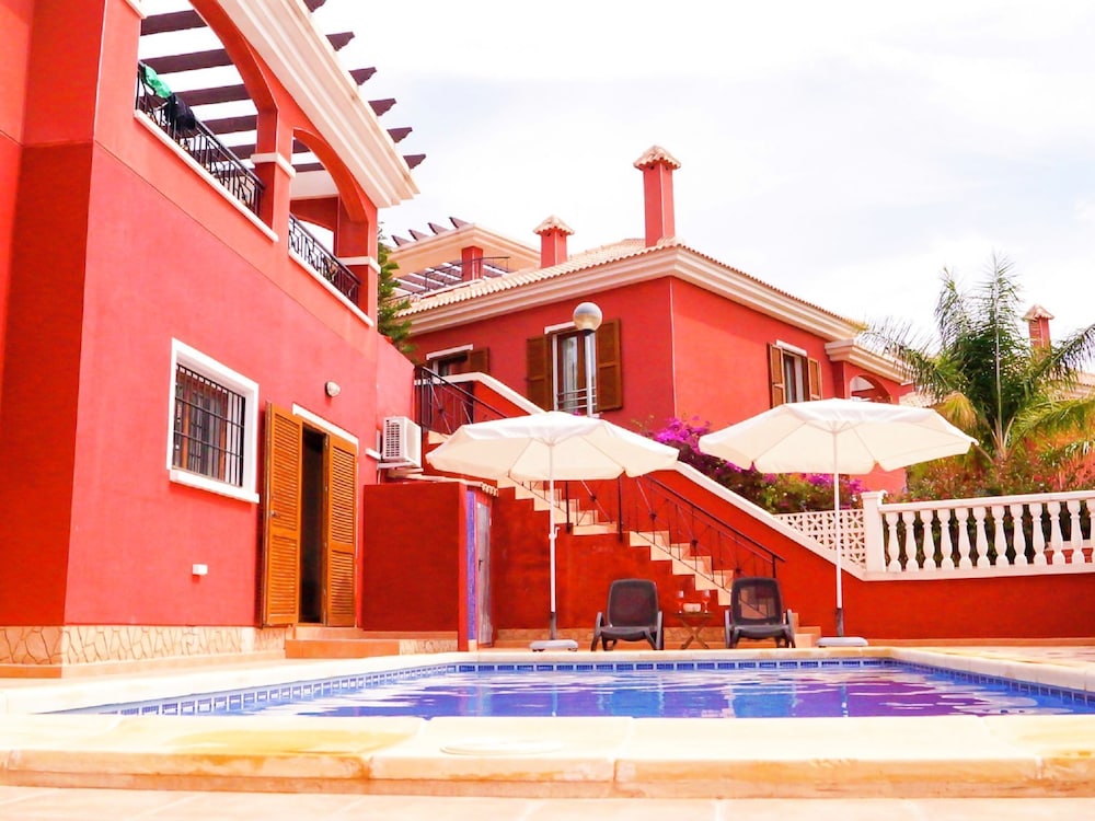 Charming Holiday Home in Benidorm With Private Pool photo 1