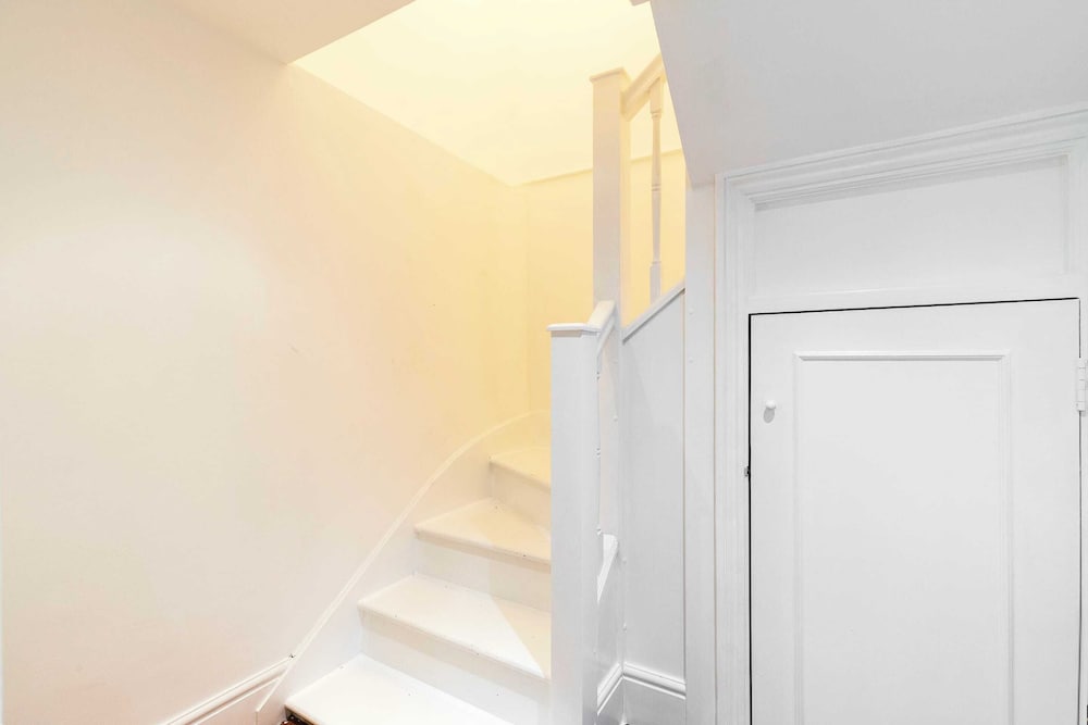 Charming Two-Bedroom Flat in West Hampstead